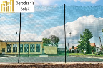 Boisko sportowe - zabezpieczająca siatka na boisko - Osłonowe siatki ochronne